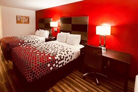 Econo Lodge Inn & Suites