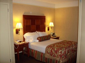 Embassy Suites by Hilton San Antonio Airport