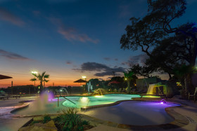 Holiday Inn Express & Suites San Antonio Medical-Six Flags