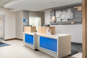 Holiday Inn Express & Suites San Antonio North Windcrest