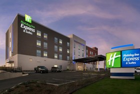Holiday Inn Express & Suites San Antonio North Windcrest