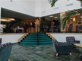 Holiday Inn Express & Suites San Antonio Rivercenter Area