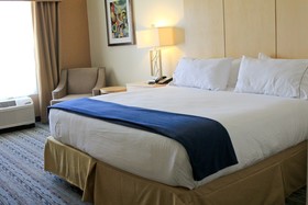 Holiday Inn Express & Suites San Antonio - Brooks City Base