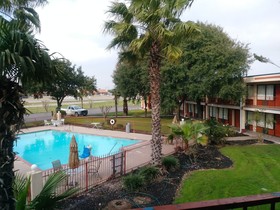 Knights Inn San Antonio at E Houston St
