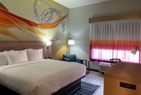 La Quinta Inn & Suites by Wyndham San Antonio Seaworld/Lafb
