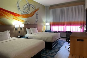 La Quinta Inn & Suites by Wyndham San Antonio Seaworld/Lafb