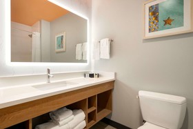 La Quinta Inn & Suites by Wyndham San Antonio Seaworld/Lafb