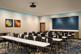 La Quinta Inn & Suites by Wyndham San Antonio Seaworld/Lafb