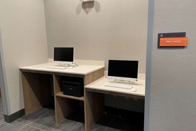 La Quinta Inn & Suites by Wyndham San Antonio Seaworld/Lafb