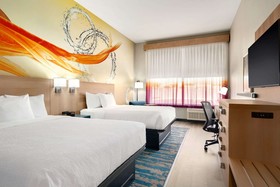 La Quinta Inn & Suites by Wyndham San Antonio Seaworld/Lafb