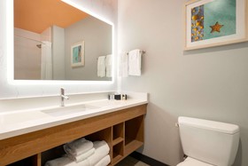 La Quinta Inn & Suites by Wyndham San Antonio Seaworld/Lafb