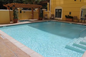 La Quinta Inn & Suites by Wyndham San Antonio Medical Ctr NW