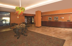 La Quinta Inn & Suites by Wyndham San Antonio Medical Ctr NW