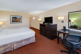 La Quinta Inn & Suites by Wyndham San Antonio Medical Ctr NW