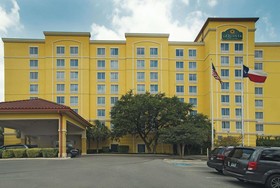 La Quinta Inn & Suites by Wyndham San Antonio Medical Ctr NW