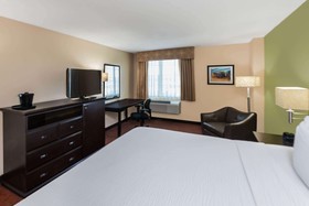 La Quinta Inn & Suites by Wyndham San Antonio Medical Ctr NW