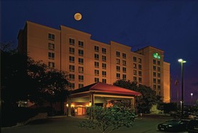 La Quinta Inn & Suites by Wyndham San Antonio Medical Ctr NW