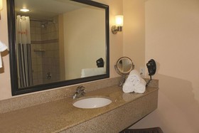 La Quinta Inn & Suites by Wyndham San Antonio Medical Ctr NW