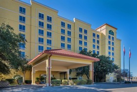 La Quinta Inn & Suites by Wyndham San Antonio Medical Ctr NW