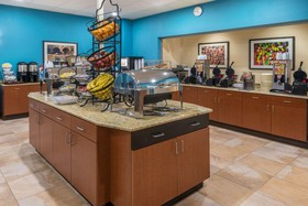 La Quinta Inn & Suites by Wyndham San Antonio Medical Ctr NW