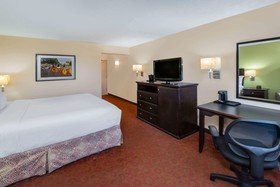 La Quinta Inn & Suites by Wyndham San Antonio Medical Ctr NW