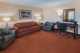 La Quinta Inn & Suites by Wyndham San Antonio Medical Ctr NW