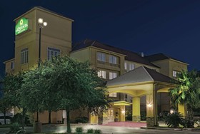 La Quinta Inn & Suites by Wyndham San Antonio N Stone Oak
