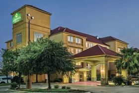 La Quinta Inn & Suites by Wyndham San Antonio N Stone Oak