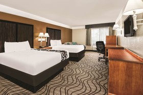 La Quinta Inn & Suites by Wyndham San Antonio N Stone Oak