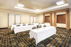 La Quinta Inn & Suites by Wyndham San Antonio N Stone Oak
