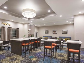 La Quinta Inn & Suites by Wyndham San Antonio Northwest