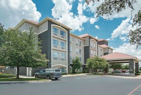 La Quinta Inn & Suites by Wyndham San Antonio Northwest