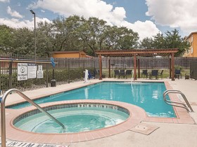 La Quinta Inn & Suites by Wyndham San Antonio Northwest