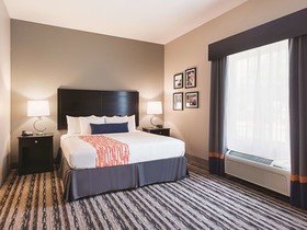 La Quinta Inn & Suites by Wyndham San Antonio Northwest