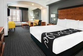 La Quinta Inn & Suites by Wyndham San Antonio Riverwalk