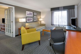 La Quinta Inn & Suites by Wyndham San Antonio Riverwalk