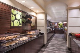 La Quinta Inn & Suites by Wyndham San Antonio Riverwalk