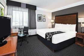 La Quinta Inn & Suites by Wyndham San Antonio Riverwalk