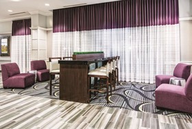 La Quinta Inn & Suites by Wyndham San Antonio Riverwalk