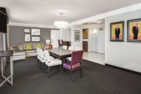 La Quinta Inn & Suites by Wyndham San Antonio Riverwalk