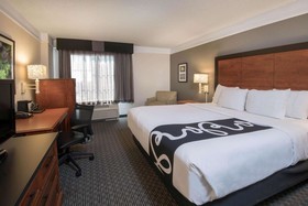 La Quinta Inn & Suites by Wyndham San Antonio Riverwalk