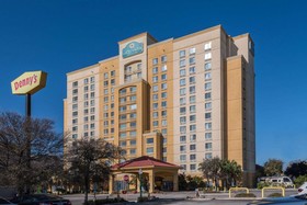 La Quinta Inn & Suites by Wyndham San Antonio Riverwalk