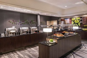 La Quinta Inn & Suites by Wyndham San Antonio Riverwalk