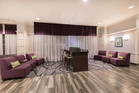 La Quinta Inn & Suites by Wyndham San Antonio Riverwalk