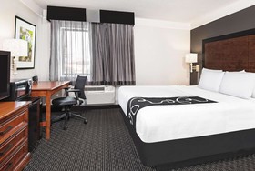 La Quinta Inn & Suites by Wyndham San Antonio Riverwalk