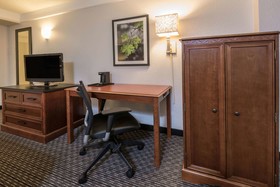 La Quinta Inn & Suites by Wyndham San Antonio Riverwalk
