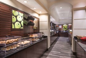 La Quinta Inn & Suites by Wyndham San Antonio Riverwalk