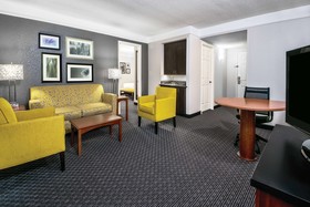 La Quinta Inn & Suites by Wyndham San Antonio Riverwalk