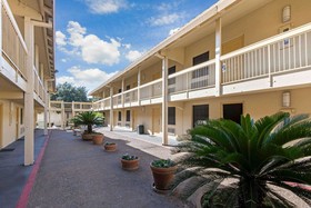La Quinta Inn San Antonio I-35 N at Rittiman Road