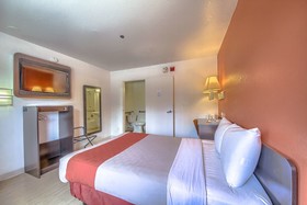 Motel 6 San Antonio - Fiesta